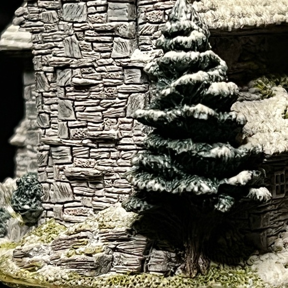 Lilliput Lane | Patterdale Cottage | Lakeland Christmas Collection - Picture 12 of 15